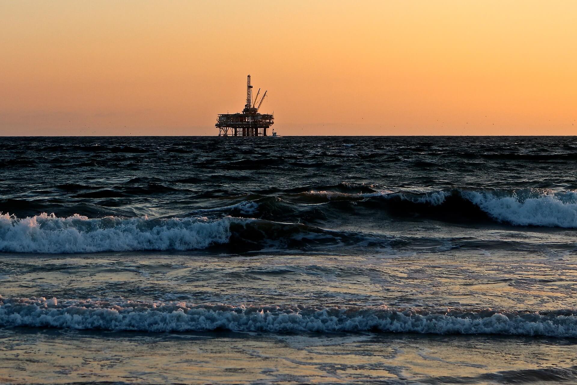 oil-rig-2191711_1920