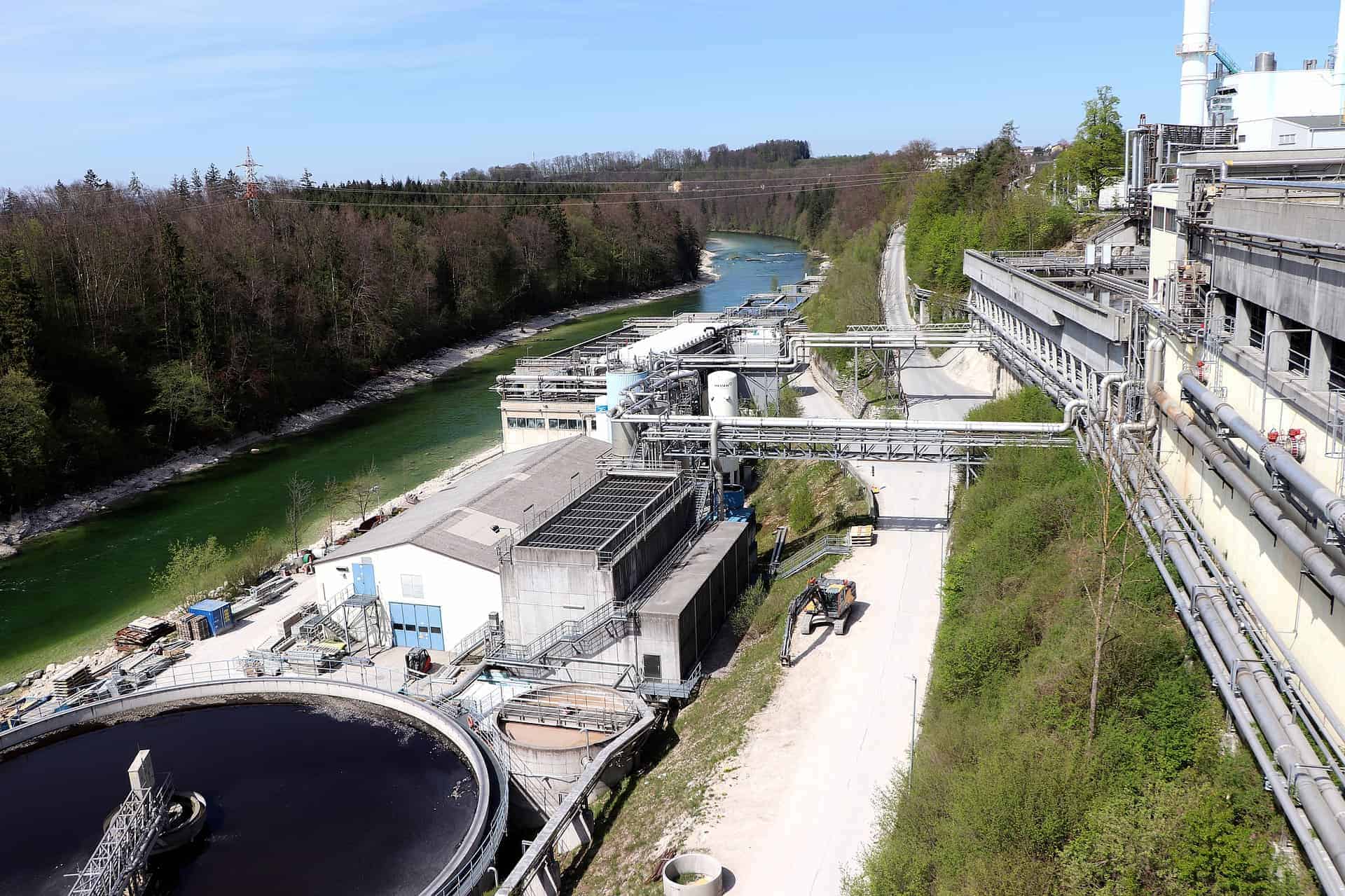 Wastewater management in beverage and food processing with inline viscosity monitoring
