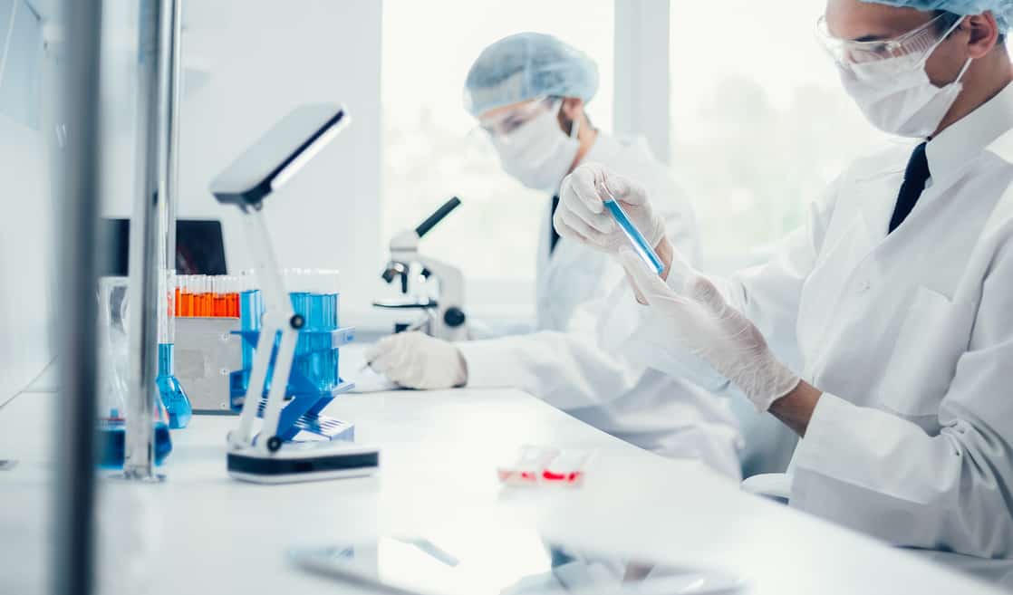 pozadí vědci provádějí výzkum v laboratoři. fotografie s kopírovacím prostorem.