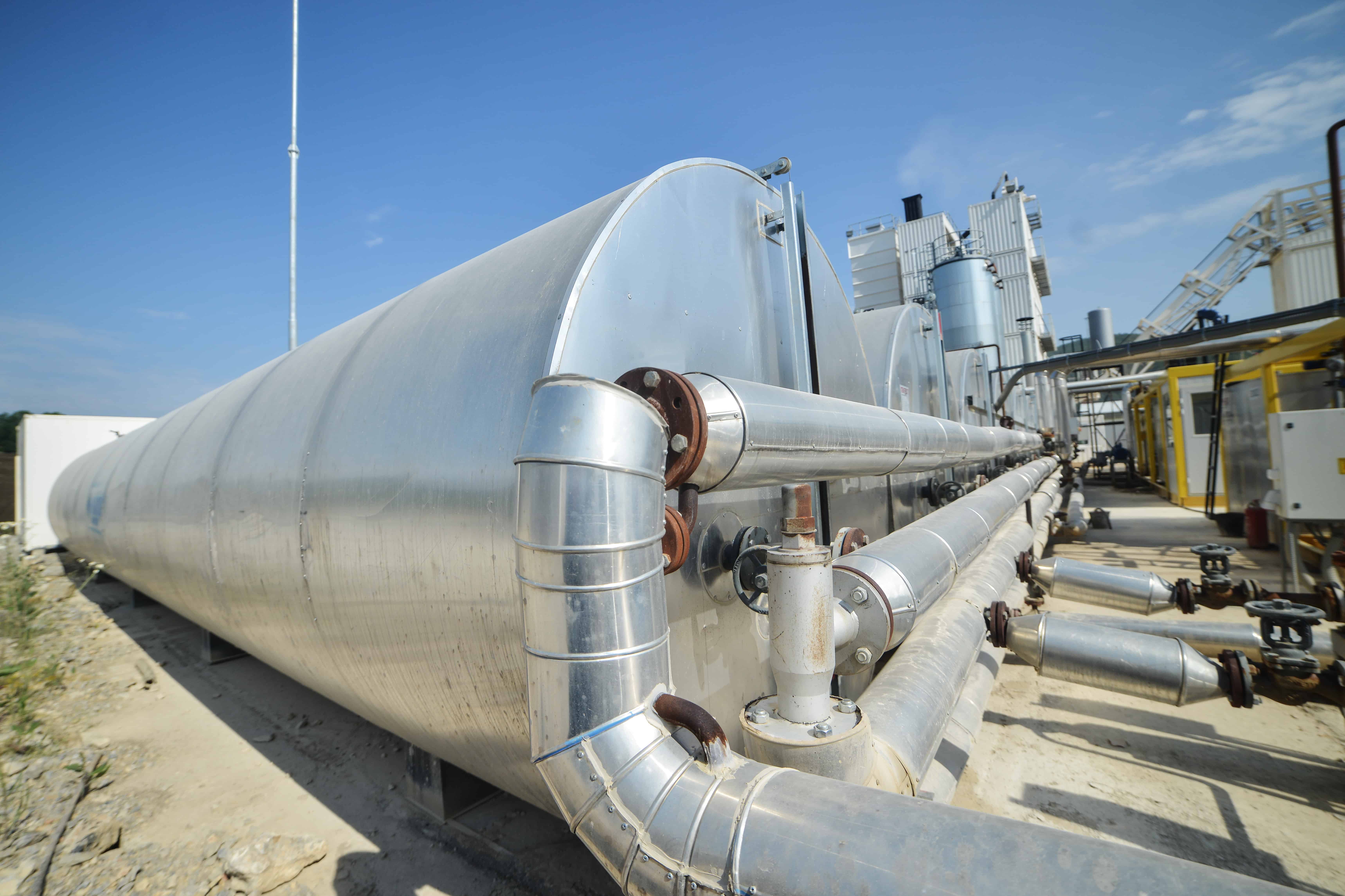 Pipelines-transporting-mixed-asphalt